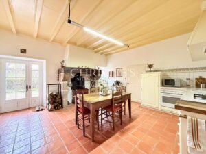 Une demeure du XVIIIᵉ siècle où la pierre et l’eau se répondent.