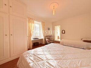 Une demeure du XVIIIᵉ siècle où la pierre et l’eau se répondent.