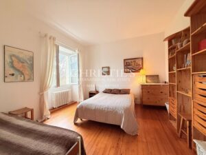 Une demeure du XVIIIᵉ siècle où la pierre et l’eau se répondent.