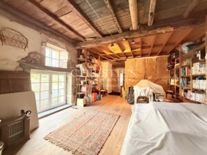 Une demeure du XVIIIᵉ siècle où la pierre et l’eau se répondent.