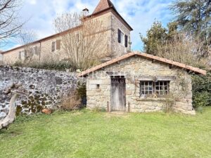 Une demeure du XVIIIᵉ siècle où la pierre et l’eau se répondent.