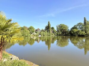 Une demeure du XVIIIᵉ siècle où la pierre et l’eau se répondent.