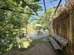 Une demeure du XVIIIᵉ siècle où la pierre et l’eau se répondent.