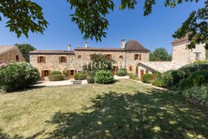 Un domaine d’exception en Dordogne – Élégance, charme et sérénité