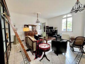 BORDEAUX CAUDERAN : Belle maison 6 chambres avec dépendance, garages et jardin