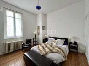 BORDEAUX CAUDERAN : Belle maison 6 chambres avec dépendance, garages et jardin