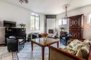 BORDEAUX CAUDERAN : Belle maison 6 chambres avec dépendance, garages et jardin