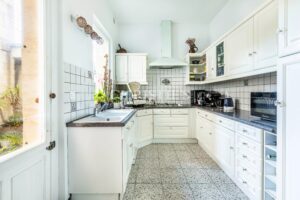 BORDEAUX CAUDERAN : Belle maison 6 chambres avec dépendance, garages et jardin