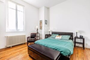 BORDEAUX CAUDERAN : Belle maison 6 chambres avec dépendance, garages et jardin