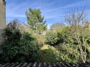 Le Bouscat / Maison en pierre à rénover avec jardin