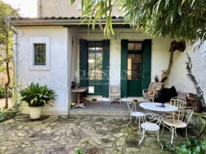 Le Bouscat / Maison en pierre à rénover avec jardin