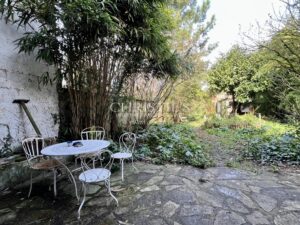 Le Bouscat / Maison en pierre à rénover avec jardin
