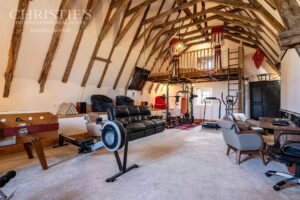 Magnifique château de village du XVe siècle digne d'un conte de fées, situé près de Brantôme, avec une vue exceptionnelle sur la campagne.