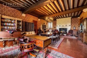 Magnifique château de village du XVe siècle digne d'un conte de fées, situé près de Brantôme, avec une vue exceptionnelle sur la campagne.