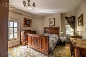 Magnifique château de village du XVe siècle digne d'un conte de fées, situé près de Brantôme, avec une vue exceptionnelle sur la campagne.