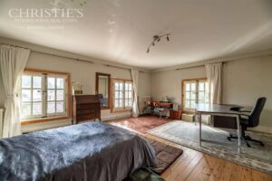 Magnifique château de village du XVe siècle digne d'un conte de fées, situé près de Brantôme, avec une vue exceptionnelle sur la campagne.