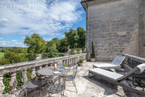 Magnifique château de village du XVe siècle digne d'un conte de fées, situé près de Brantôme, avec une vue exceptionnelle sur la campagne.