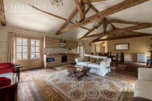 Magnifique château de village du XVe siècle digne d'un conte de fées, situé près de Brantôme, avec une vue exceptionnelle sur la campagne.