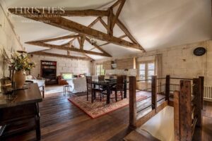 Magnifique château de village du XVe siècle digne d'un conte de fées, situé près de Brantôme, avec une vue exceptionnelle sur la campagne.