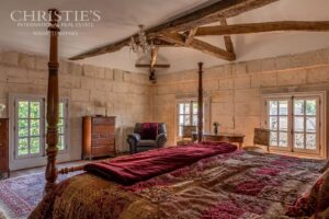 Magnifique château de village du XVe siècle digne d'un conte de fées, situé près de Brantôme, avec une vue exceptionnelle sur la campagne.