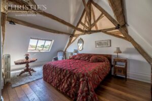 Magnifique château de village du XVe siècle digne d'un conte de fées, situé près de Brantôme, avec une vue exceptionnelle sur la campagne.