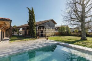 Contemporary house built in 2023 + barn to renovate (200 m2), 3 bedrooms, 1 office