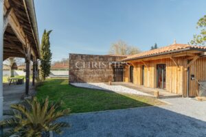 Contemporary house built in 2023 + barn to renovate (200 m2), 3 bedrooms, 1 office