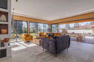 Contemporary house built in 2023 + barn to renovate (200 m2), 3 bedrooms, 1 office