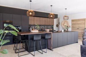 Contemporary house built in 2023 + barn to renovate (200 m2), 3 bedrooms, 1 office