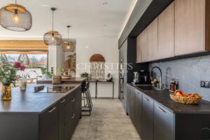 Contemporary house built in 2023 + barn to renovate (200 m2), 3 bedrooms, 1 office