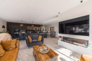 Contemporary house built in 2023 + barn to renovate (200 m2), 3 bedrooms, 1 office