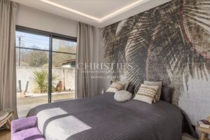 Contemporary house built in 2023 + barn to renovate (200 m2), 3 bedrooms, 1 office