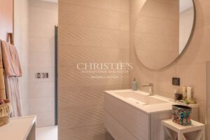 Contemporary house built in 2023 + barn to renovate (200 m2), 3 bedrooms, 1 office