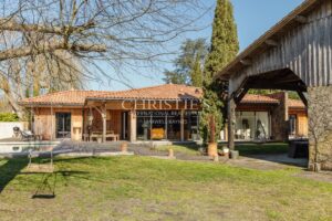 Contemporary house built in 2023 + barn to renovate (200 m2), 3 bedrooms, 1 office