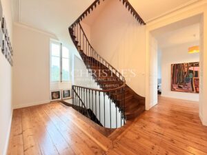 Former Cognac distillery in the heart of a charming village surrounded by vineyards