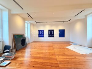 Former Cognac distillery in the heart of a charming village surrounded by vineyards