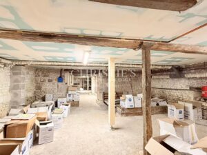 Former Cognac distillery in the heart of a charming village surrounded by vineyards