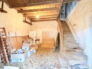 Former Cognac distillery in the heart of a charming village surrounded by vineyards