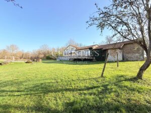 Domaine de Caractère avec Piscine et 14 Hectares de Nature