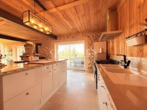 Domaine de Caractère avec Piscine et 14 Hectares de Nature