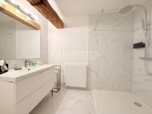 Domaine de Caractère avec Piscine et 14 Hectares de Nature