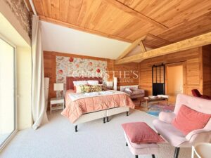 Domaine de Caractère avec Piscine et 14 Hectares de Nature