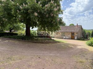Domaine de Caractère avec Piscine et 14 Hectares de Nature