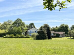 Domaine de Caractère avec Piscine et 14 Hectares de Nature