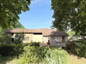 Domaine de Caractère avec Piscine et 14 Hectares de Nature