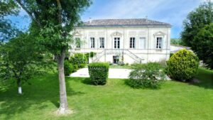 Propriété de charme avec vue sur la Dordogne – 2,9 ha d’un seul tenant