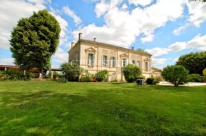 Propriété de charme avec vue sur la Dordogne – 2,9 ha d’un seul tenant