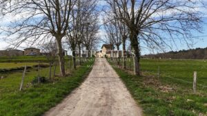 Aux portes de Saint-Émilion — Domaine agricole 19 ha, maison de caractère en pierre, grand potentiel