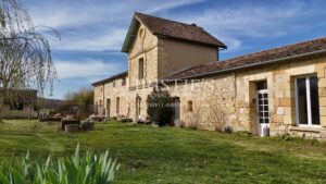 Aux portes de Saint-Émilion — Domaine agricole 19 ha, maison de caractère en pierre, grand potentiel