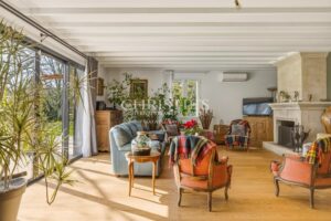 Latresne – Élégante maison familiale avec piscine et grand parc arboré à quelques minutes de Bordeaux